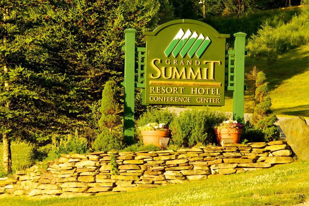 Grand Summit Hotel West Dover Exterior photo